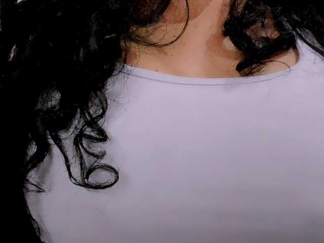 latinvalery live cam on BongaCams