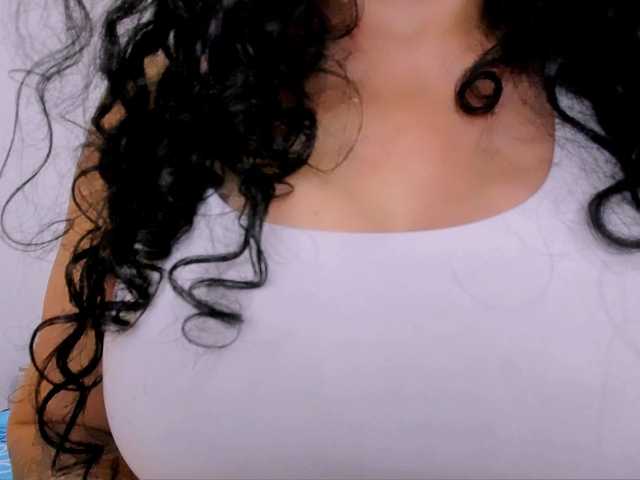 latinvalery, live now on BongaCams
