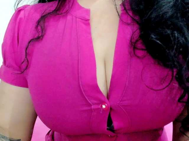 latinvalery live cam on BongaCams