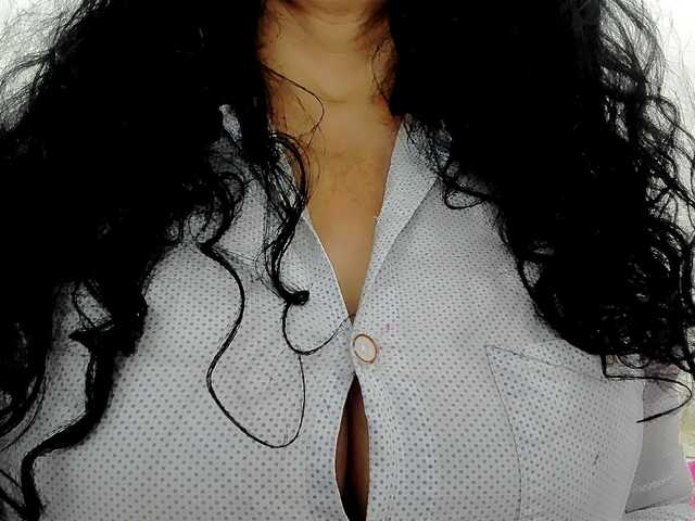 latinvalery live cam on BongaCams