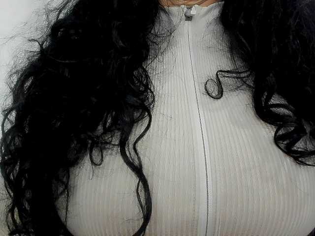 latinvalery live cam on BongaCams