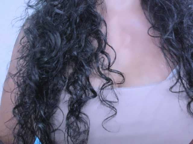 latinvalery live cam on BongaCams