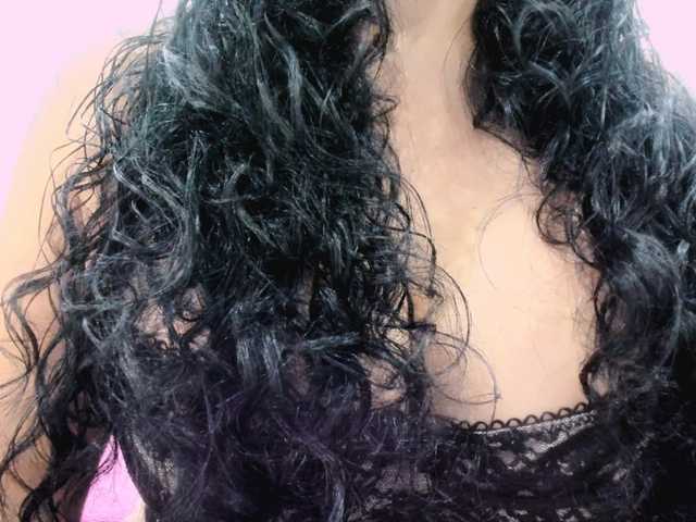 le modèle latinvalery est en webcam porno dans un show sur le site bongacams, il possède les tags suivants: Latino/Hispanic,Brunette,Shaved