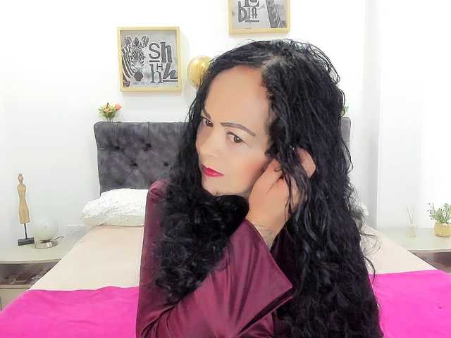 latinvalery live cam on BongaCams