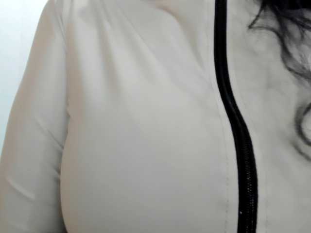 latinvalery live cam on BongaCams