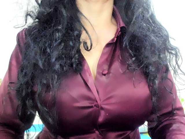 latinvalery live cam on BongaCams