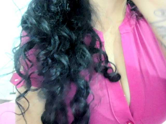latinvalery live cam on BongaCams