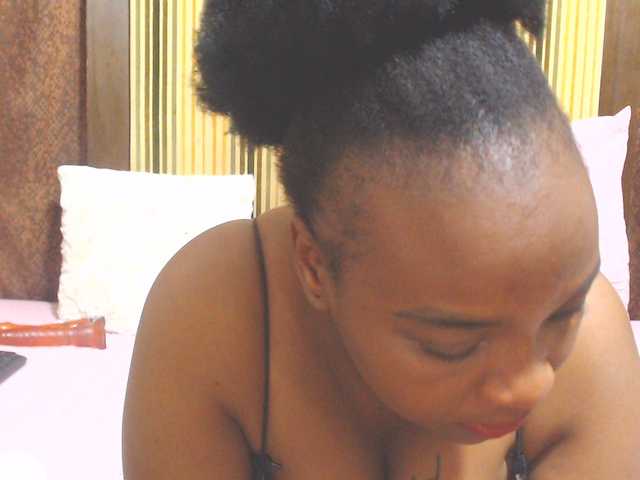 Bustytitsxx22 live cam on BongaCams