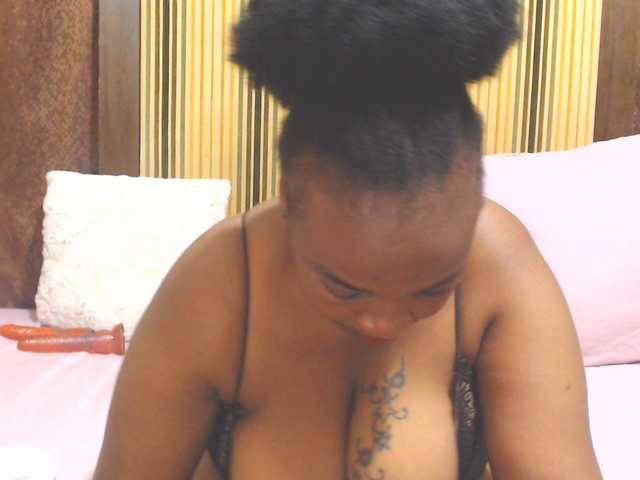 Bustytitsxx22 live cam on BongaCams