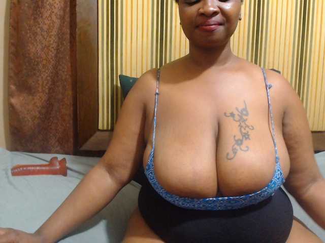Bustytitsxx22 live cam on BongaCams