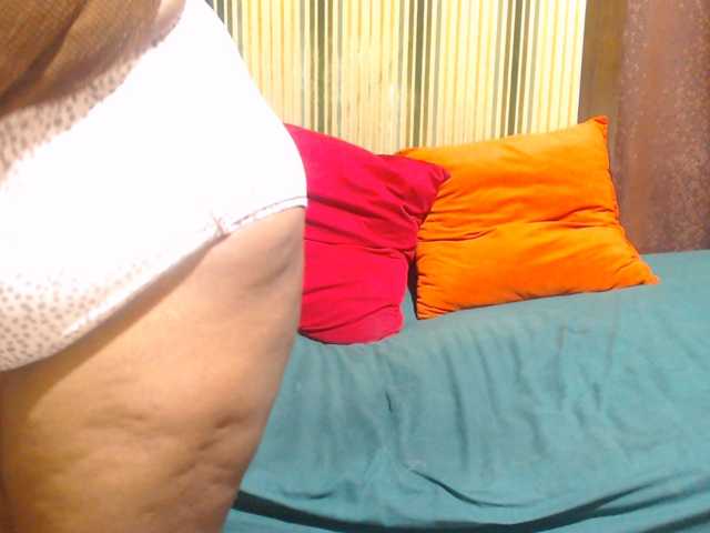 Bustytitsxx22 on Bongacams