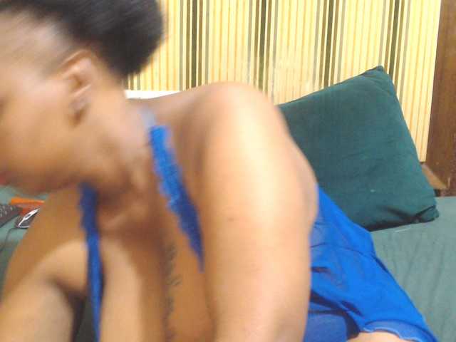 Bustytitsxx22 live cam