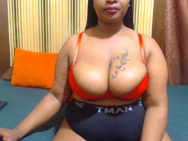 Bustytitsxx22 live cam on BongaCams
