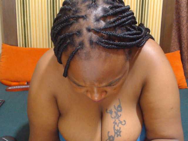 Bustytitsxx22 live cam on BongaCams
