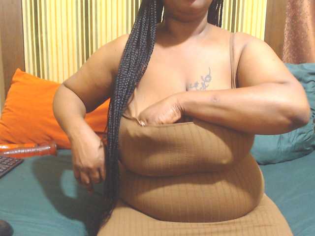 Bustytitsxx22 live cam on BongaCams
