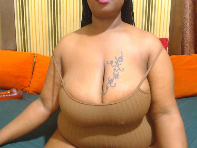 Bustytitsxx22 live cam on BongaCams