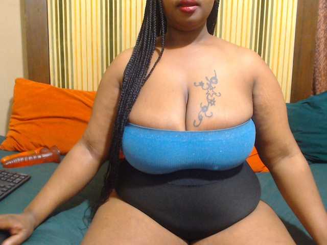 Bustytitsxx22 live cam on BongaCams
