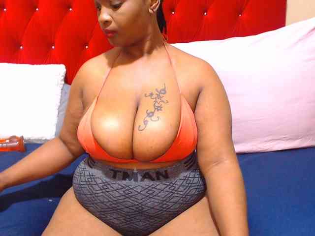 Bustytitsxx22 webcam