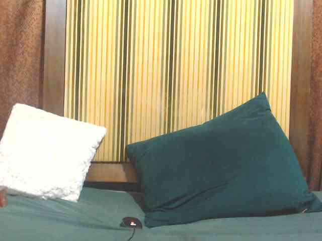 Bustytitsxx22 webcam