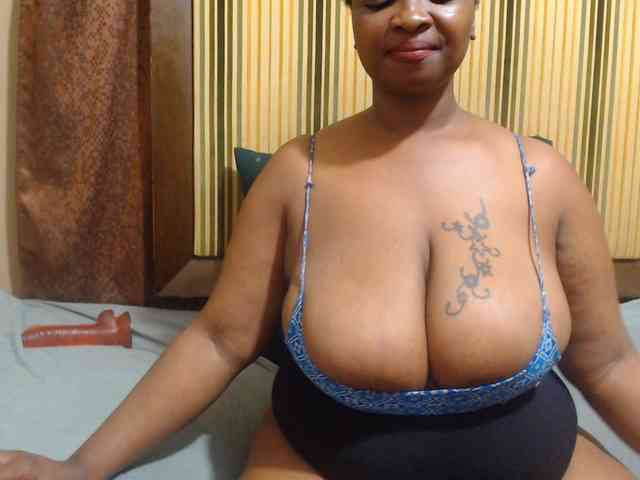 Bustytitsxx22 webcam