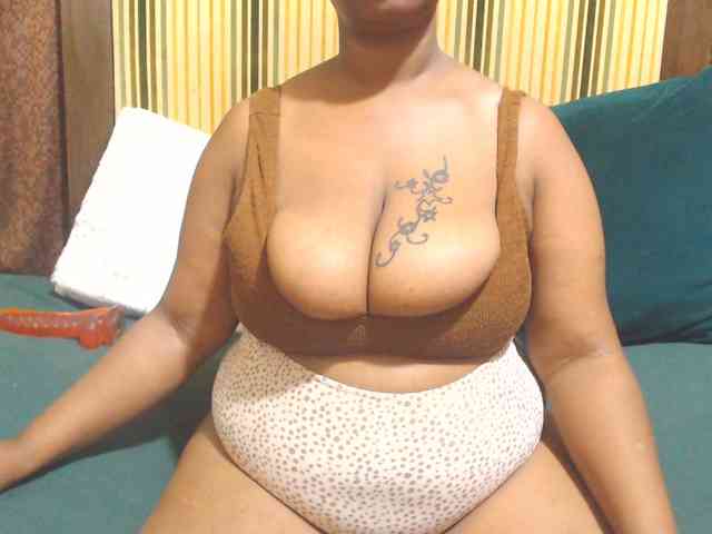 Bustytitsxx22 webcam
