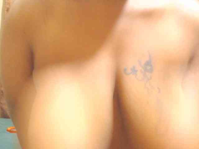Bustytitsxx22 webcam