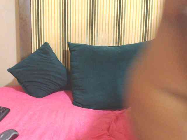 Bustytitsxx22 webcam