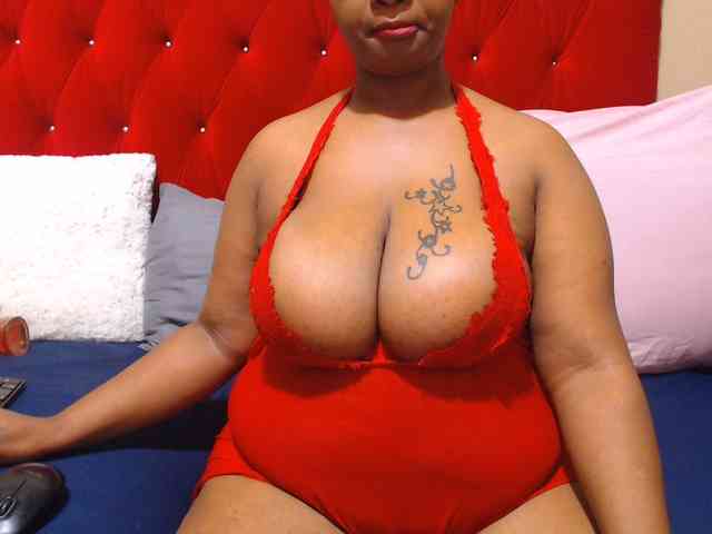Bustytitsxx22 webcam