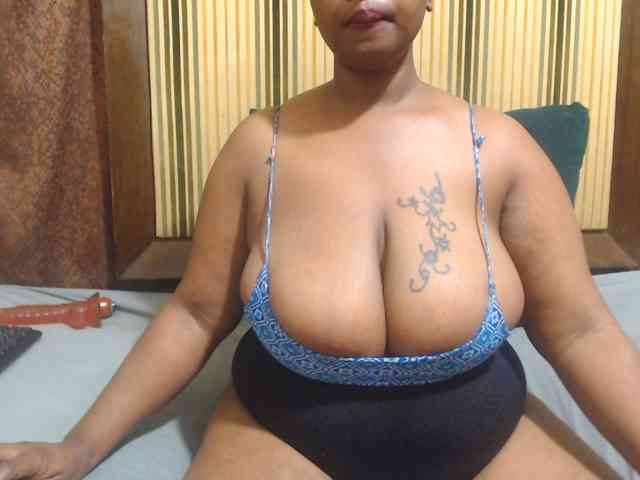 Bustytitsxx22 webcam