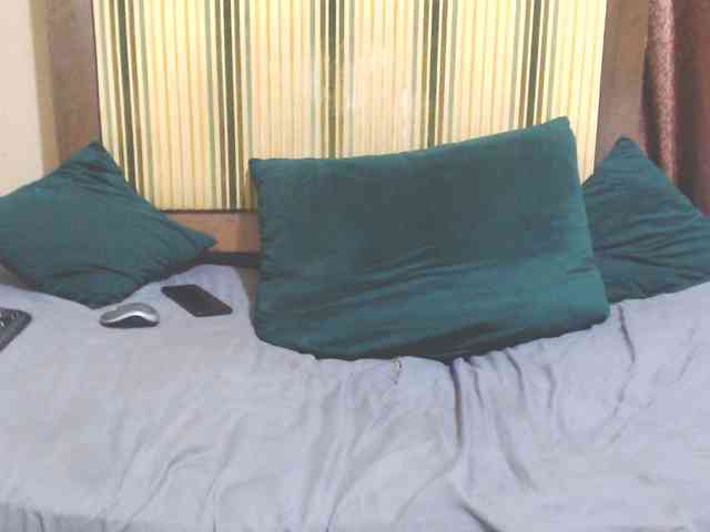 Bustytitsxx22 webcam