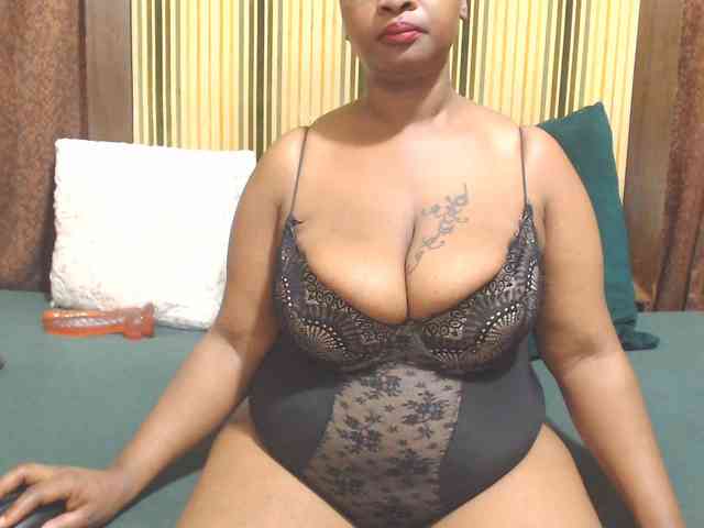 Bustytitsxx22 webcam