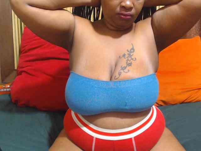 Bustytitsxx22 webcam