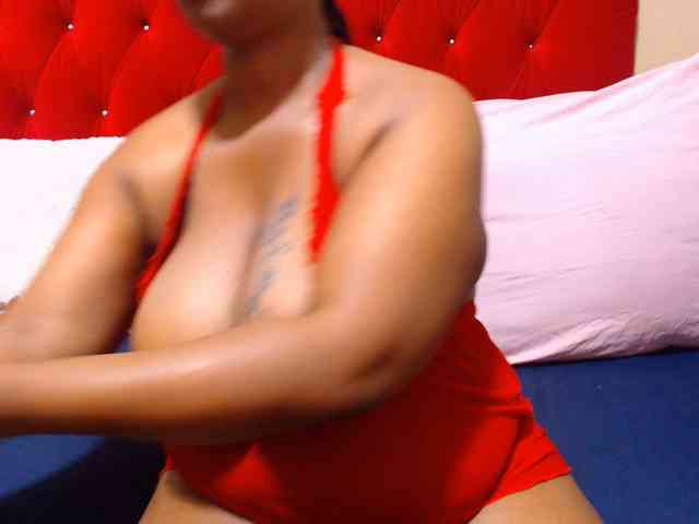 Bustytitsxx22 webcam