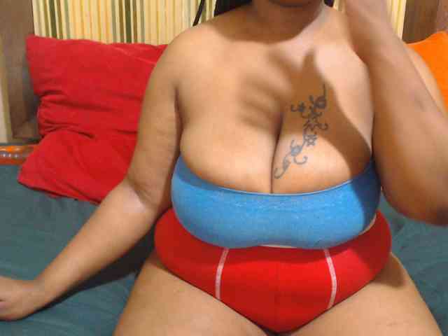 Bustytitsxx22 webcam