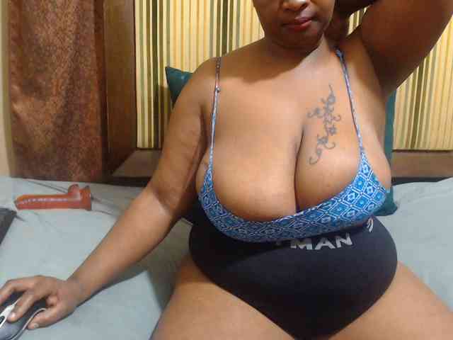 Bustytitsxx22 webcam