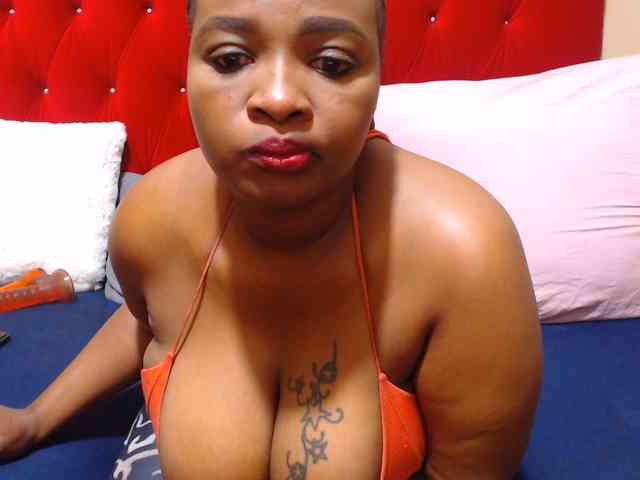 Bustytitsxx22 webcam