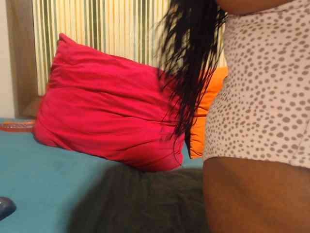 Bustytitsxx22 webcam