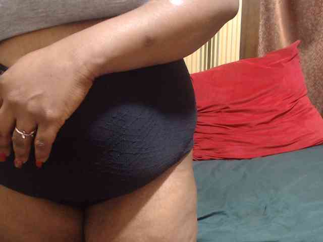 Bustytitsxx22 webcam