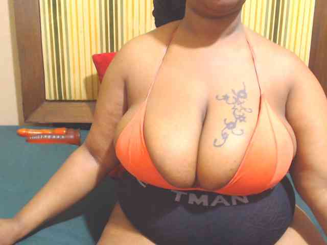 Bustytitsxx22 webcam