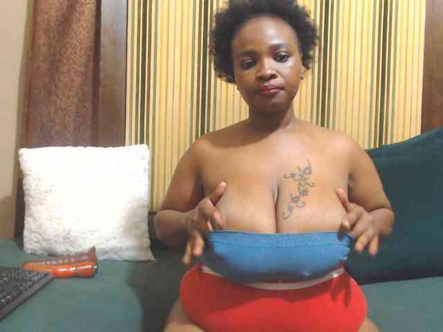Bustytitsxx22 webcam