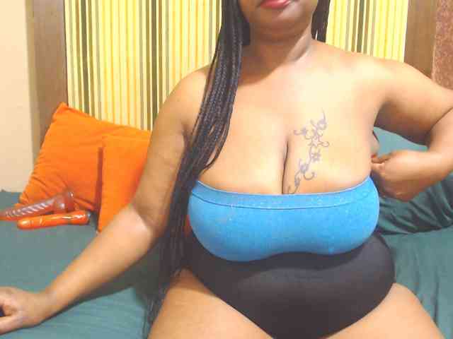 Bustytitsxx22 webcam