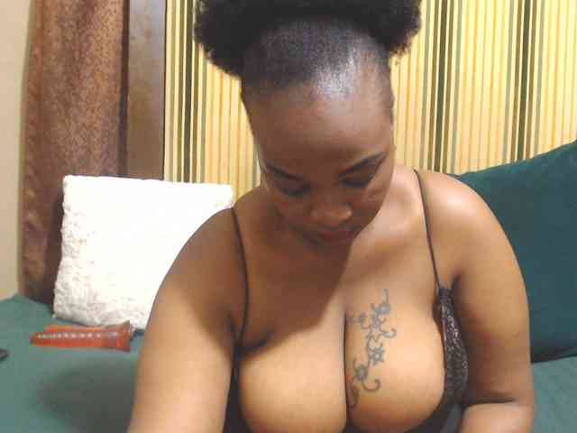 Bustytitsxx22 webcam