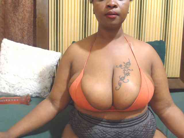 Bustytitsxx22 webcam