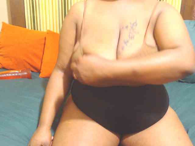 Bustytitsxx22 webcam