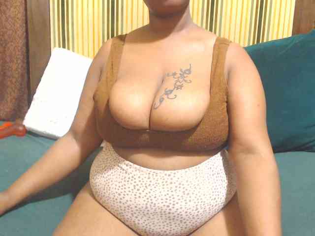 Bustytitsxx22 webcam