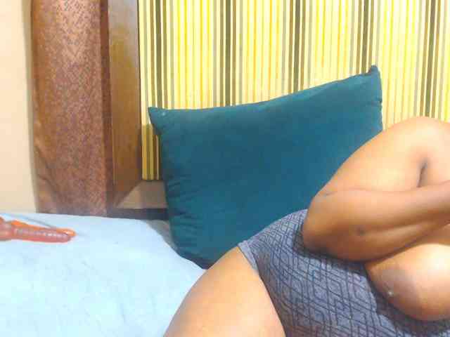 Bustytitsxx22 webcam