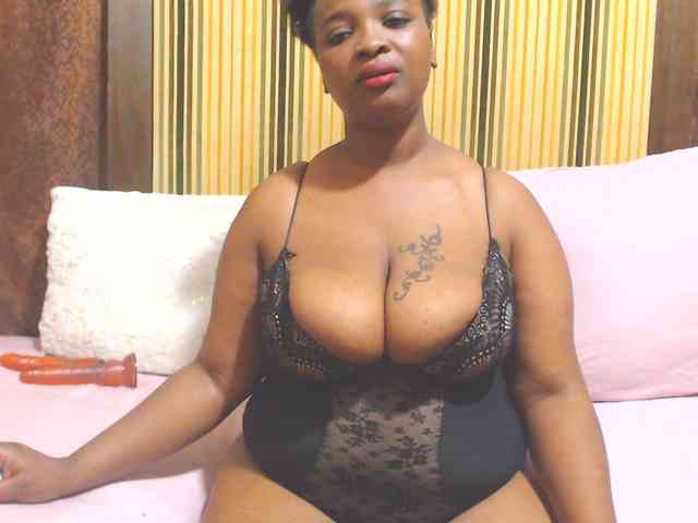 Bustytitsxx22 webcam