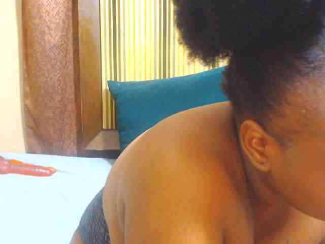 Bustytitsxx22 webcam