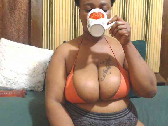 Bustytitsxx22 webcam