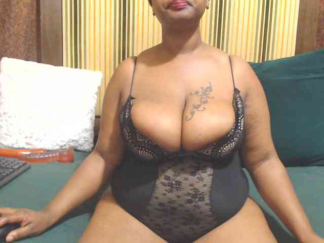 Bustytitsxx22 webcam